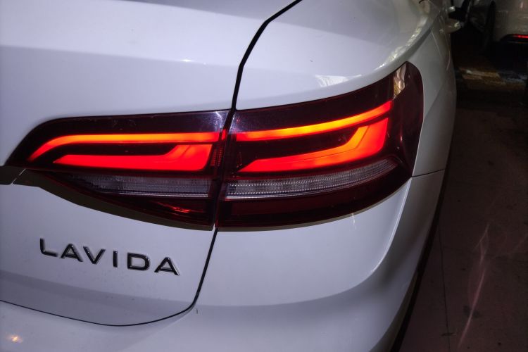 大众 朗逸 2023款 1.5L 自动得逸版车身外观9