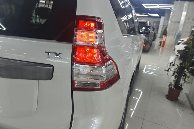 丰田 普拉多 2015款 2.7L 自动标准版车身外观9