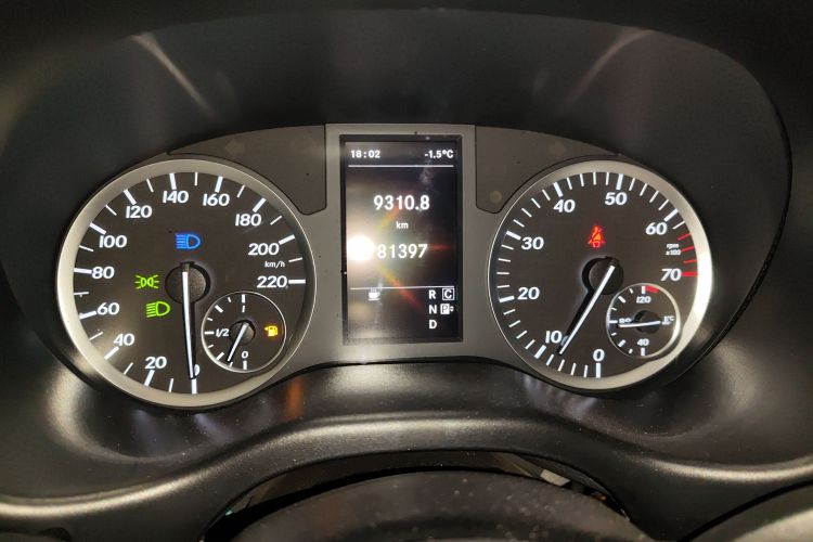 奔驰 威霆 2016款 2.0T 精英版中控内饰14