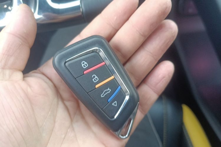 广汽传祺 影豹 2022款 270T DCT J16 R-style赛道版中控内饰11