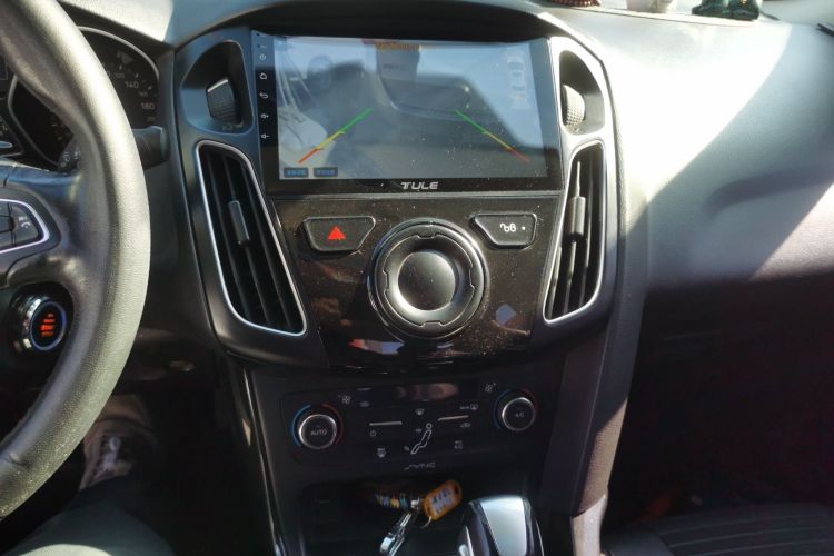 福特 福克斯 2017款 三厢 EcoBoost 180 自动精英型中控内饰16