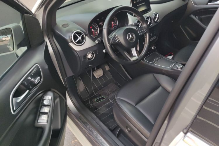 奔驰B级 2015款 B 200 时尚型中控内饰20