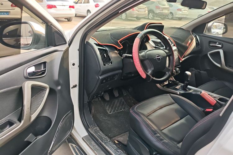 海马S5 2015款 1.6L 手动舒适型中控内饰20