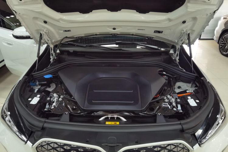 宝马iX1 2023款 eDrive25L M运动套装机舱底盘24