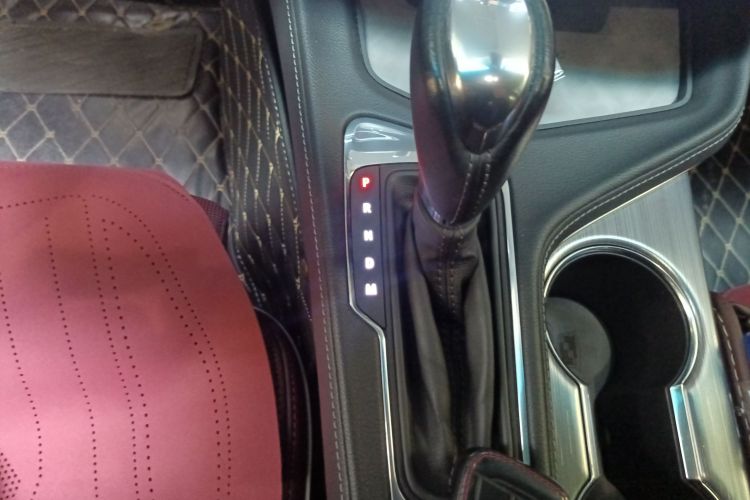 凯迪拉克CT4 2021款 28T 尊贵型中控内饰18