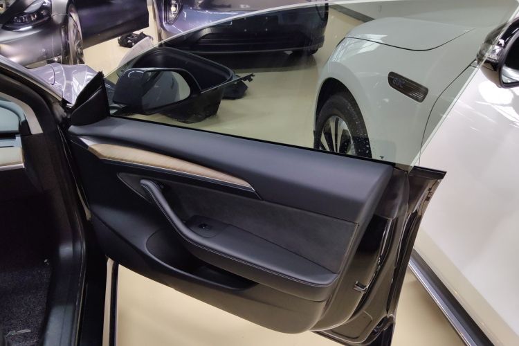 特斯拉 Model 3 2021款 标准续航后驱升级版中控内饰42