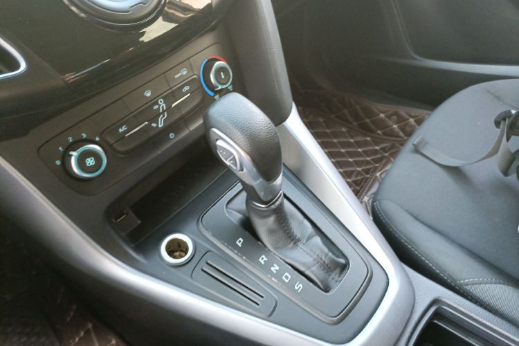 福特 福克斯 2015款 两厢 1.6L 自动舒适型中控内饰18