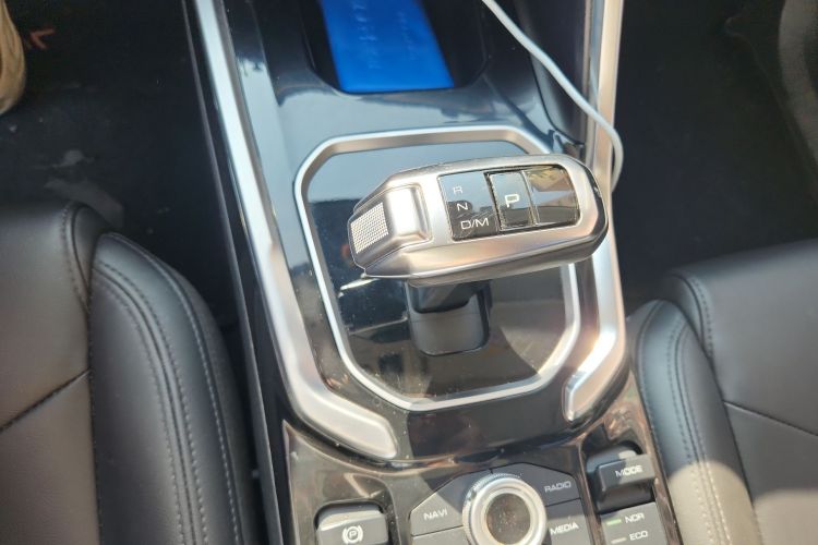 哈弗H6 2017款 红标 2.0T 自动两驱智尚型中控内饰18