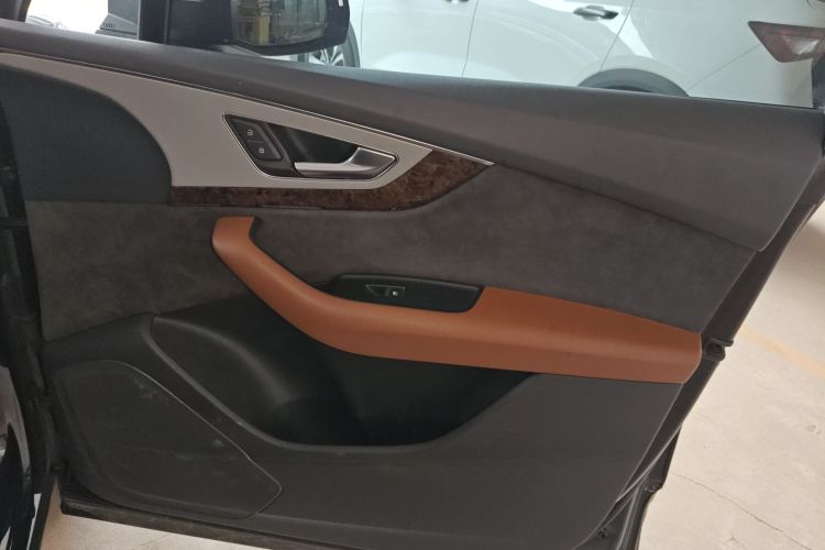 奥迪Q7 2019款 55 TFSI 技术型中控内饰7005