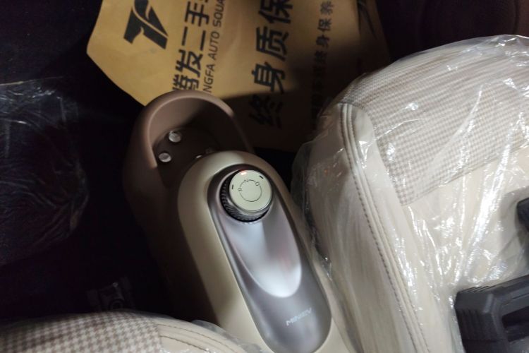 五菱汽车 宏光MINIEV 2025款 四门版 进阶款中控内饰18