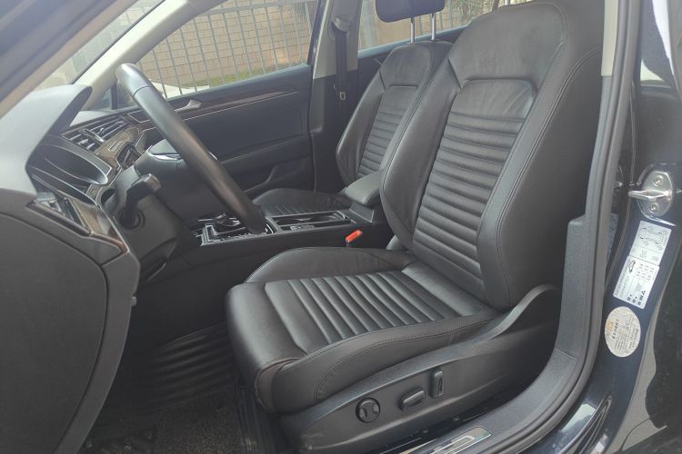 大众 迈腾 2019款 330TSI DSG 豪华型 国V中控内饰19