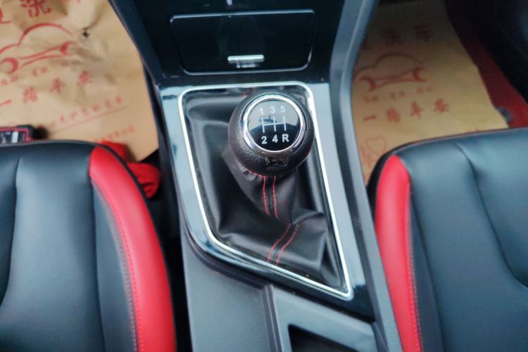 启辰D60 2019款 十万荣耀 1.6L XL 手动辰酷版 国VI中控内饰18