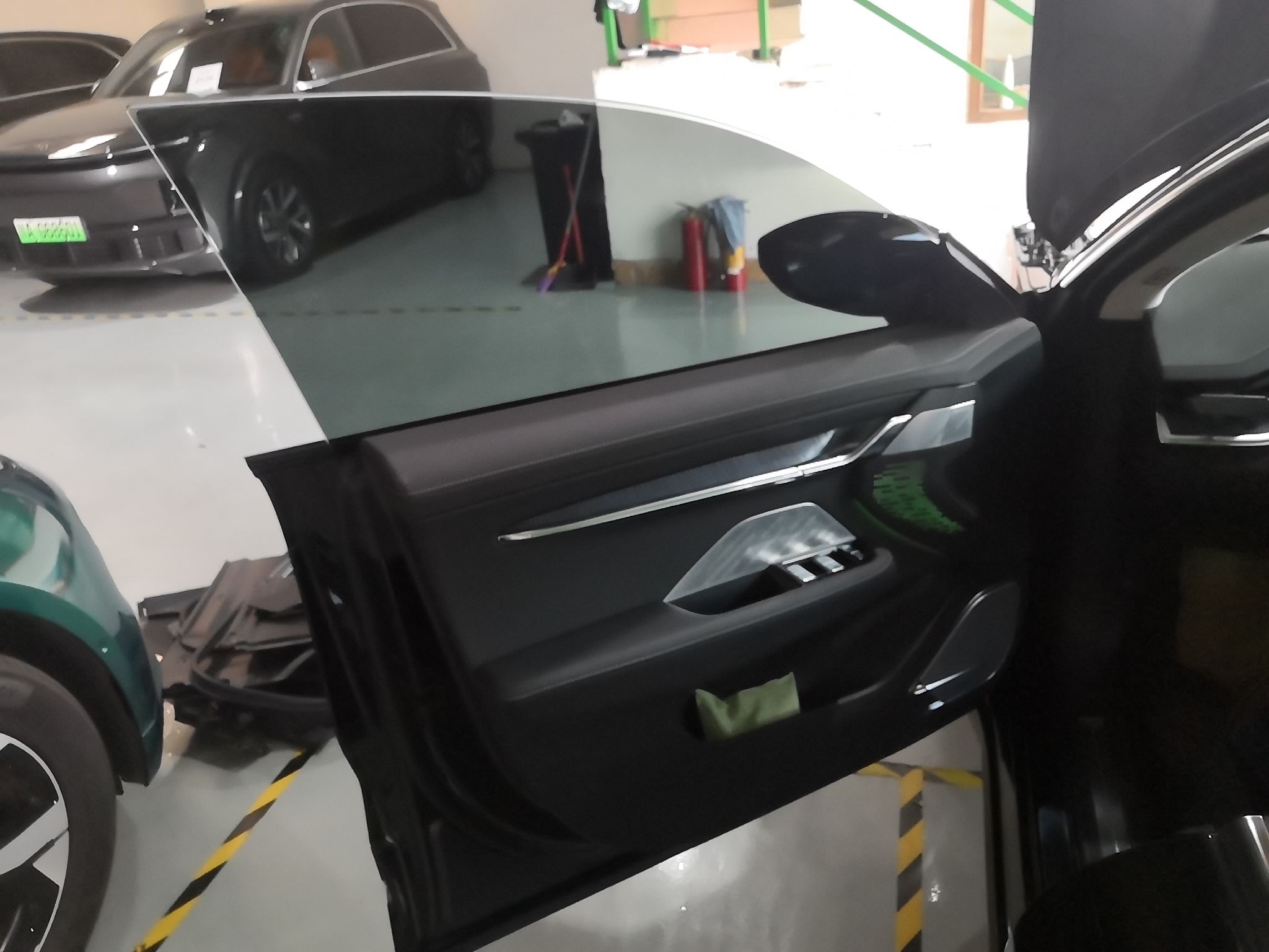 极氪001 2022款 长续航双电机 WE版