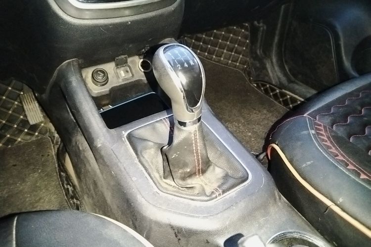 长安CS35 2017款 1.6L 手动豪华型中控内饰18