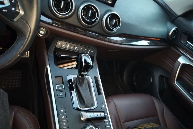 魏牌 VV5 2019款 升级款 2.0T 两驱超豪型 国V局部细节18