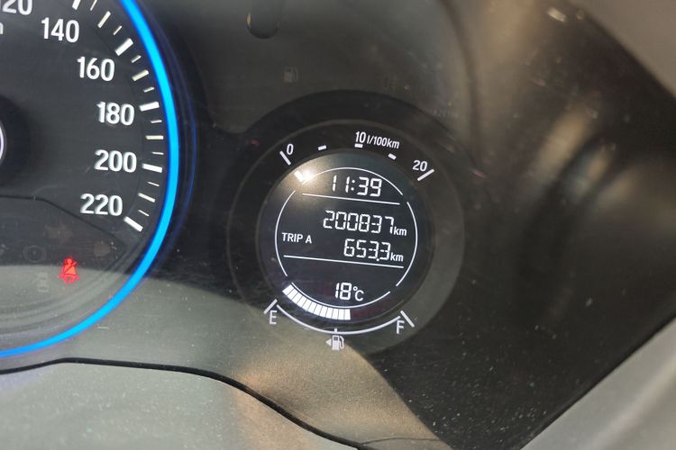 本田 缤智 2015款 1.8L CVT两驱精英型中控内饰15