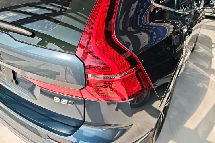 沃尔沃XC60 2023款 B5 四驱智逸豪华版车身外观9