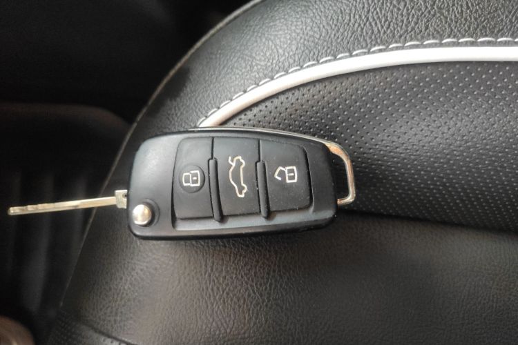 江汽集团 瑞风S2 2015款 1.5L CVT豪华智能型中控内饰7001