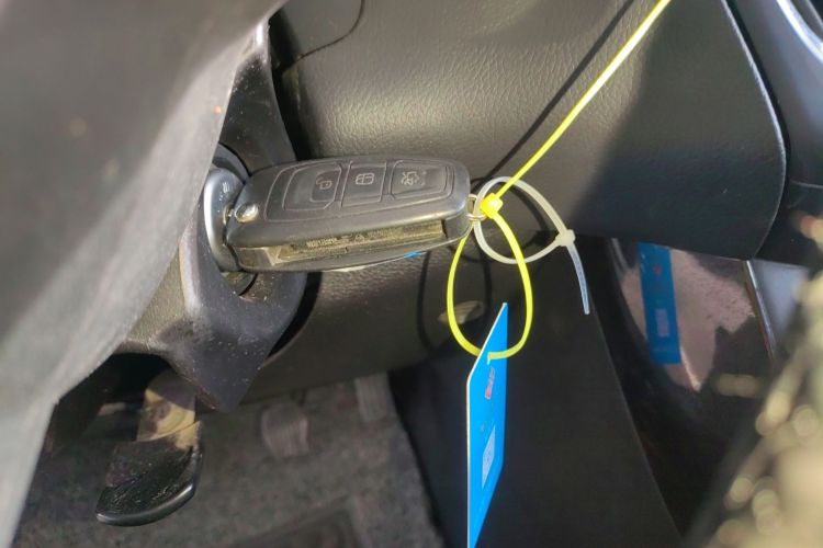 福特 福克斯 2017款 三厢 EcoBoost 125 手动超能风尚型智行版中控内饰11