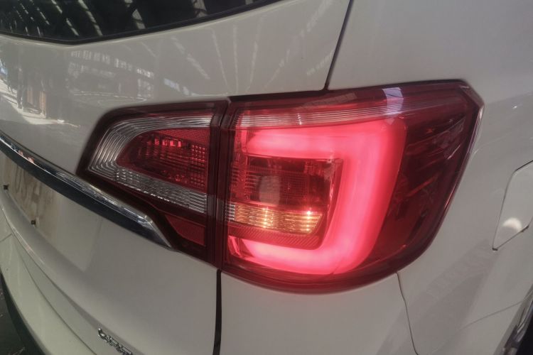 宝骏730 2016款 1.5L 手动豪华型 7座车身外观6006