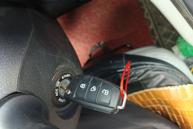 江汽集团 瑞风M5 2021款 2.0T 柴油手动版 国VI中控内饰7001