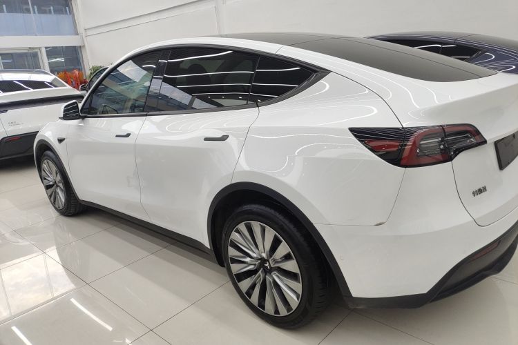 特斯拉 Model Y 2023款 长续航全轮驱动版车身外观4