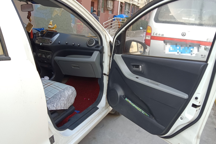 铃木 奥拓 2013款 改款 1.0L 手动舒适型局部细节9005