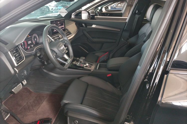 奥迪Q5L 2025款 45周年典藏版 40 TFSI 豪华动感型局部细节19