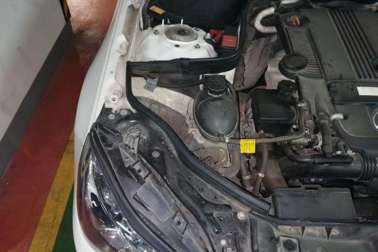 奔驰E级 2014款 E 260 L 豪华型局部细节9006