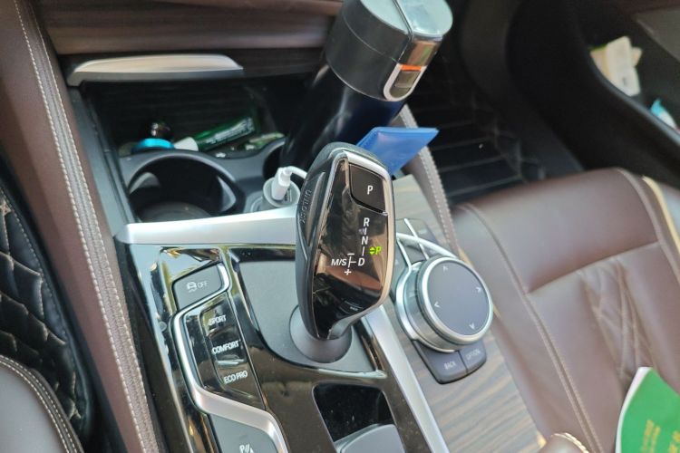 宝马5系 2019款 改款 530Li 尊享型 豪华套装中控内饰18