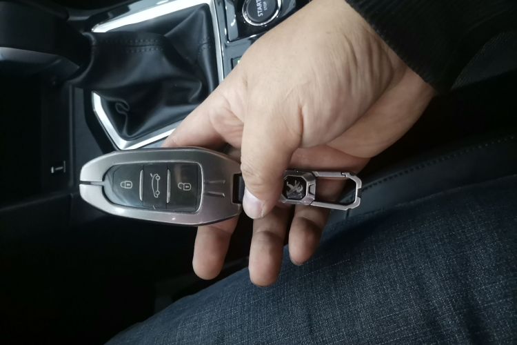 标致408 2022款 1.6T 进取版中控内饰7001