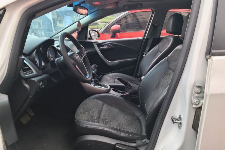 别克 英朗 2014款 XT 1.6L 自动时尚版中控内饰19