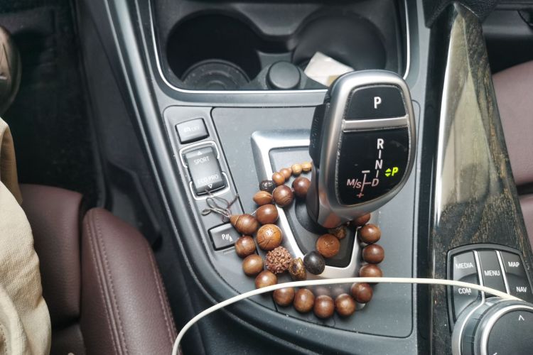 宝马3系 2019款 320Li M运动曜夜版局部细节18