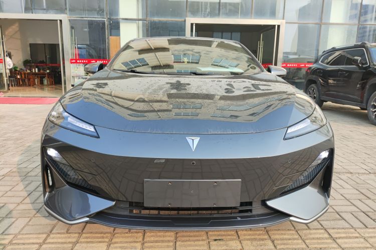 深蓝汽车 深蓝SL03 2023款 135Plus增程版车身外观2