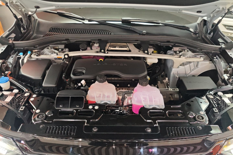 零跑汽车 零跑C11 2024款 增程 300尊享版机舱底盘24