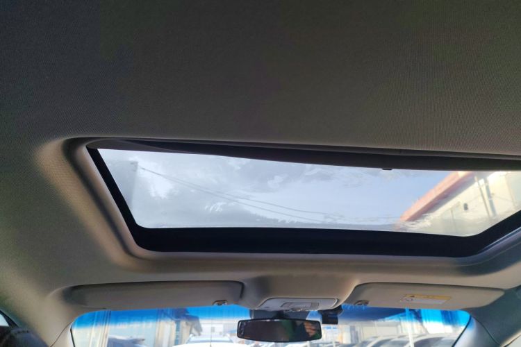 别克GL8 2015款 2.4L 豪华商务尊享版中控内饰22