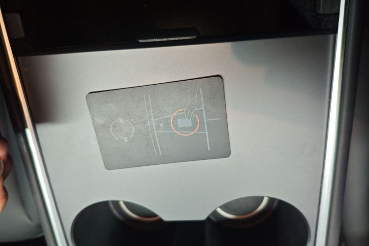 特斯拉 Model Y 2021款 长续航全轮驱动版中控内饰11