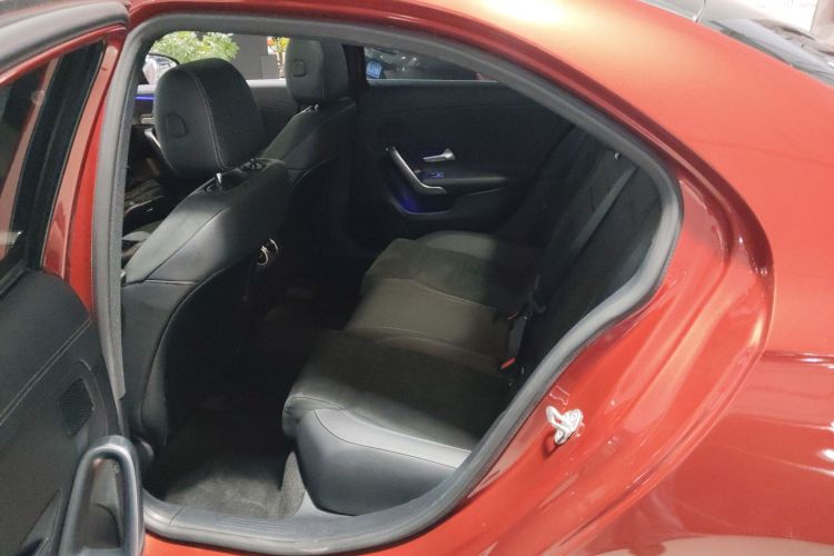 奔驰A级 2019款 改款 A 200 L 运动轿车中控内饰7004