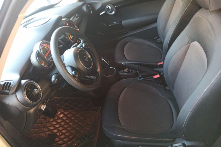 MINI 2021款 1.5T ONE PLUS中控内饰19