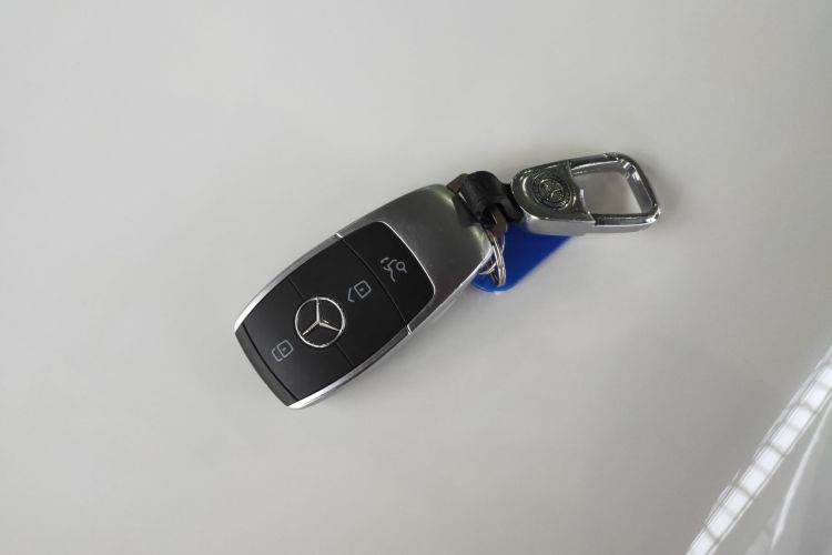 奔驰C级 2019款 C 180 L 时尚型运动版中控内饰7001