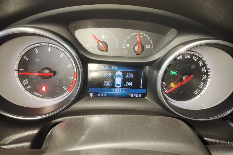 别克 君威 2017款 20T 精英型中控内饰14