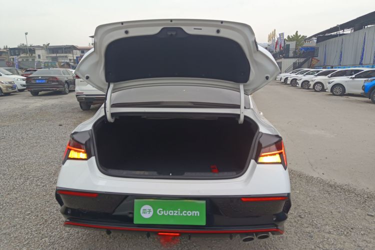 现代 伊兰特 2023款 240TGDi DCT N Line LUX尊贵版局部细节23