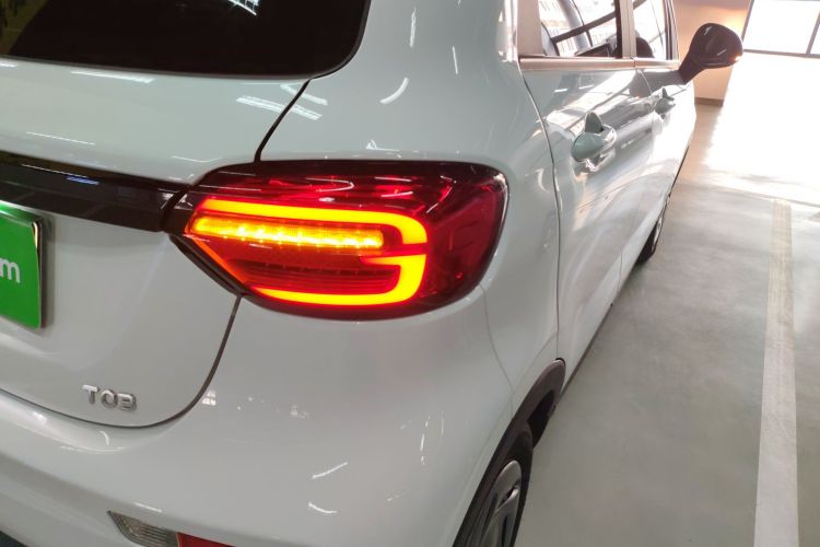 零跑汽车 零跑T03 2024款 200轻享版车身外观9