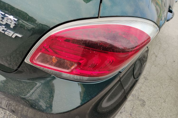 长安欧尚 奔奔E-Star 2021款 国民版 心悦版 磷酸铁锂（31.86kWh）车身外观9