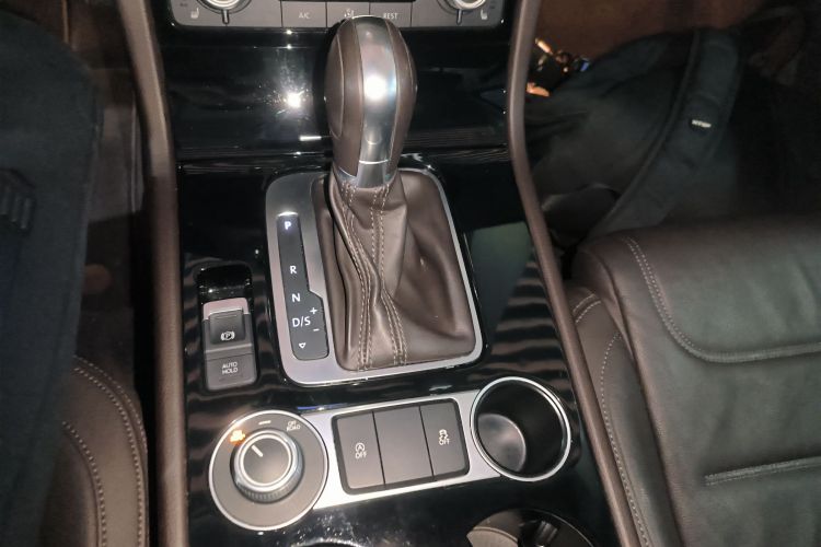 大众 途锐  3.0TSI 标配型中控内饰18