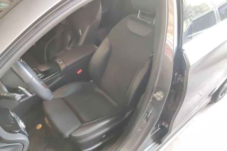 奔驰A级 2020款 改款 A 200 L 运动轿车时尚型中控内饰19