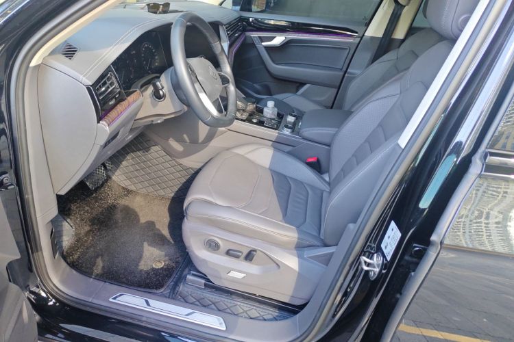 大众 途锐 2022款 3.0TSI 锐享版 曜黑运动套装局部细节19