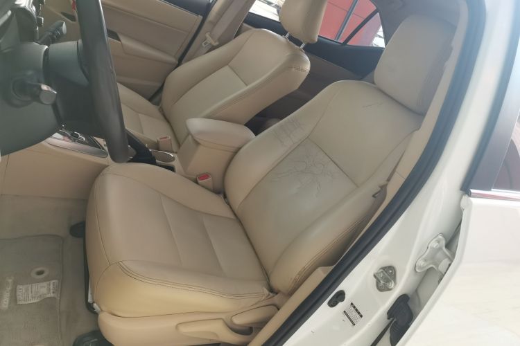 丰田 卡罗拉 2014款 1.6L CVT GL-i中控内饰19
