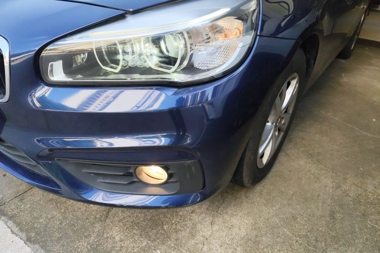 宝马2系旅行车 2016款 218i 领先型车身外观36