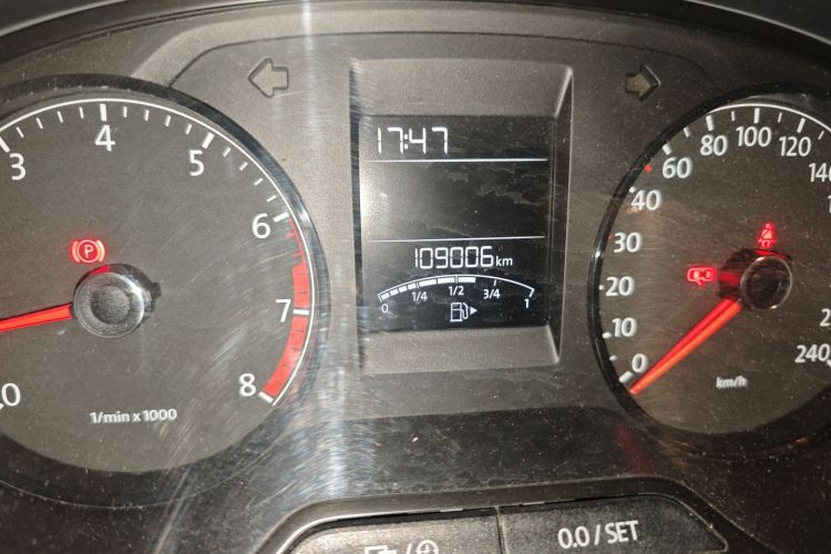 大众 Polo 2014款 1.4L 手动风尚版中控内饰15